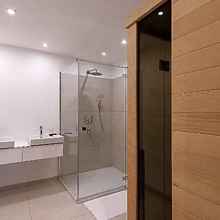 Oliverlux 4*